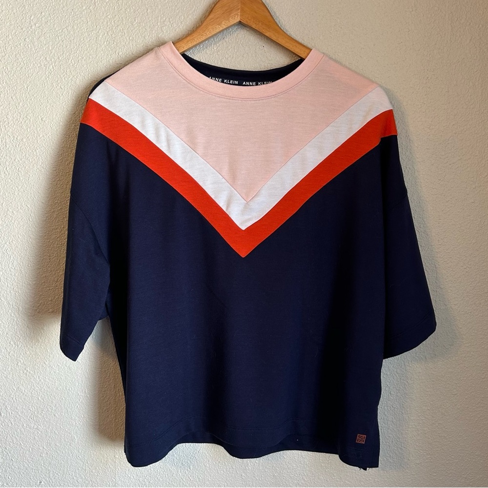 ANNE KLEIN SPORT | Boxy V pattern Tee Medium
